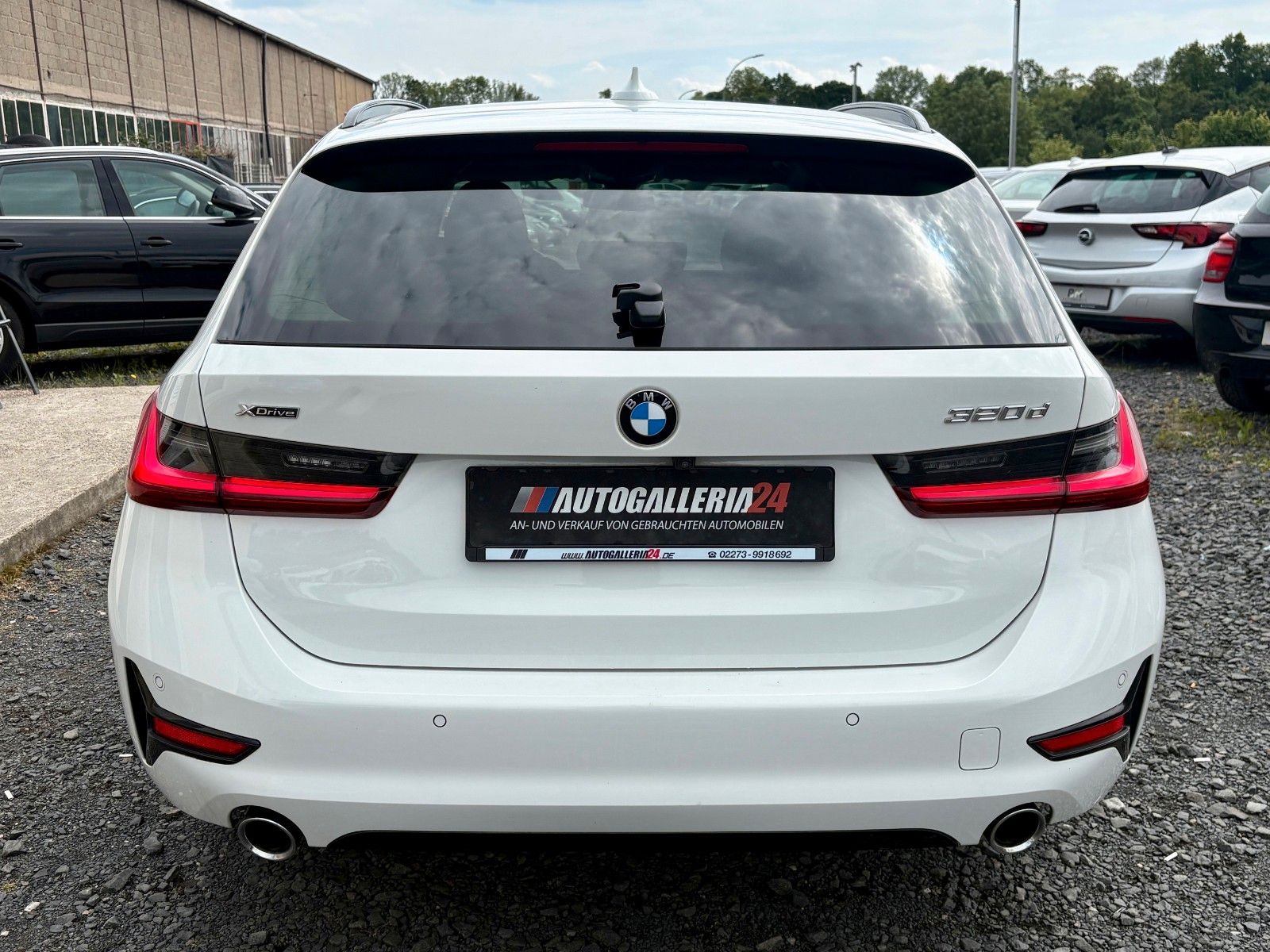 Fahrzeugabbildung BMW 320d xDrive SPORT LINE Navi Laser Standhz Leder