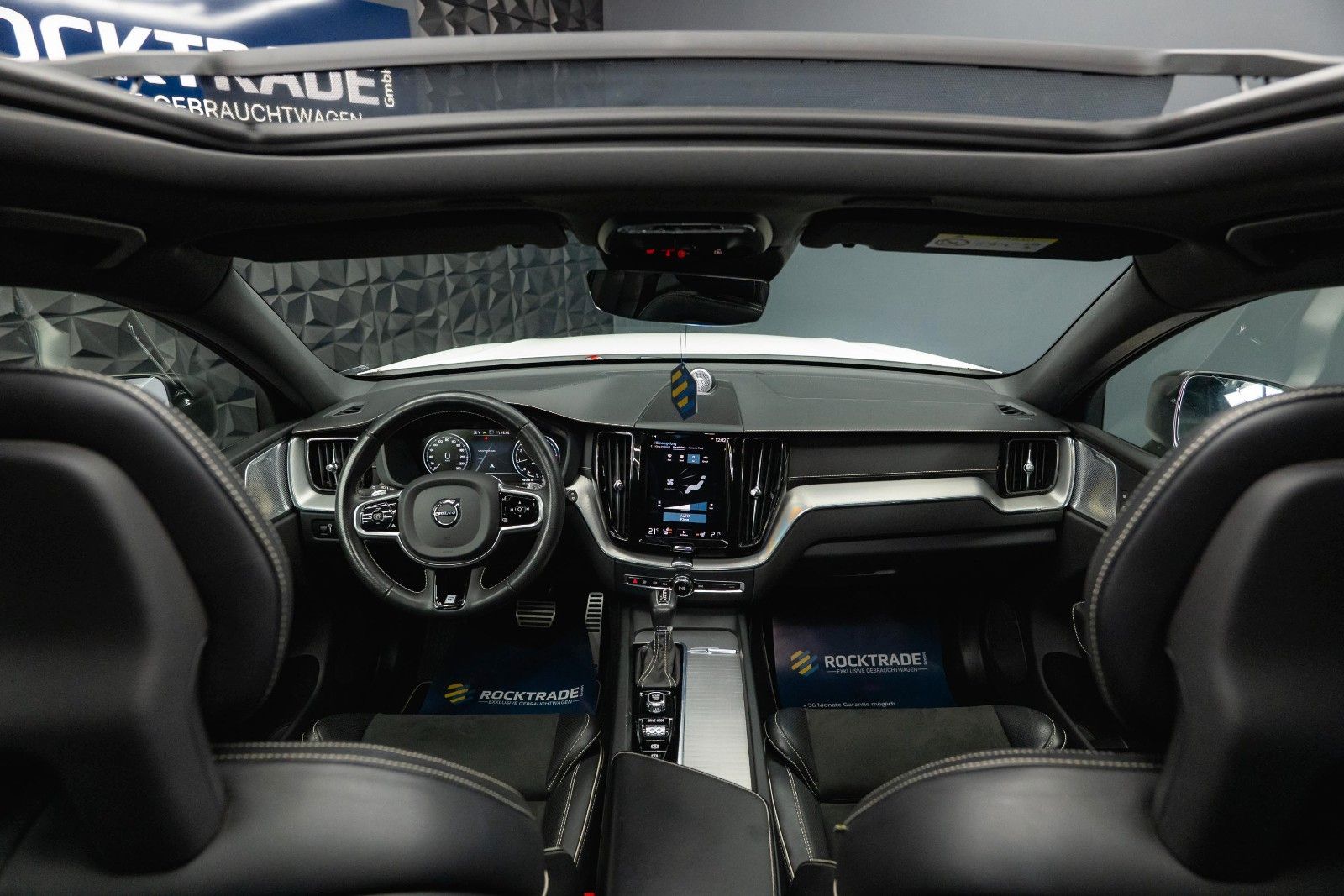 Fahrzeugabbildung Volvo XC60 R Design AWD | ACC | Pano | B&W | LED | 21`