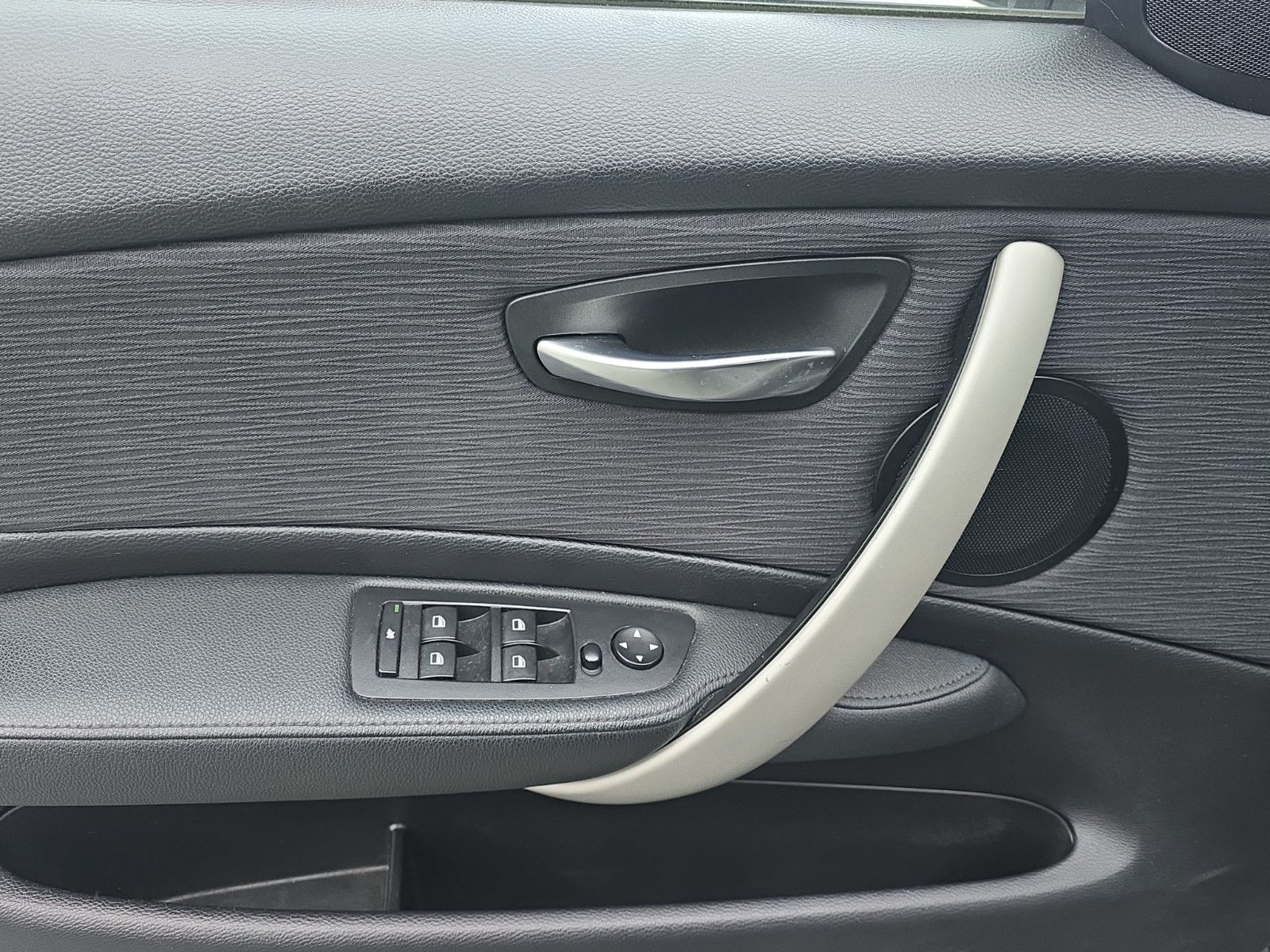 Fahrzeugabbildung BMW 118i 1 Limousine PDC+SHZ+TEMPOMAT+KLIMA