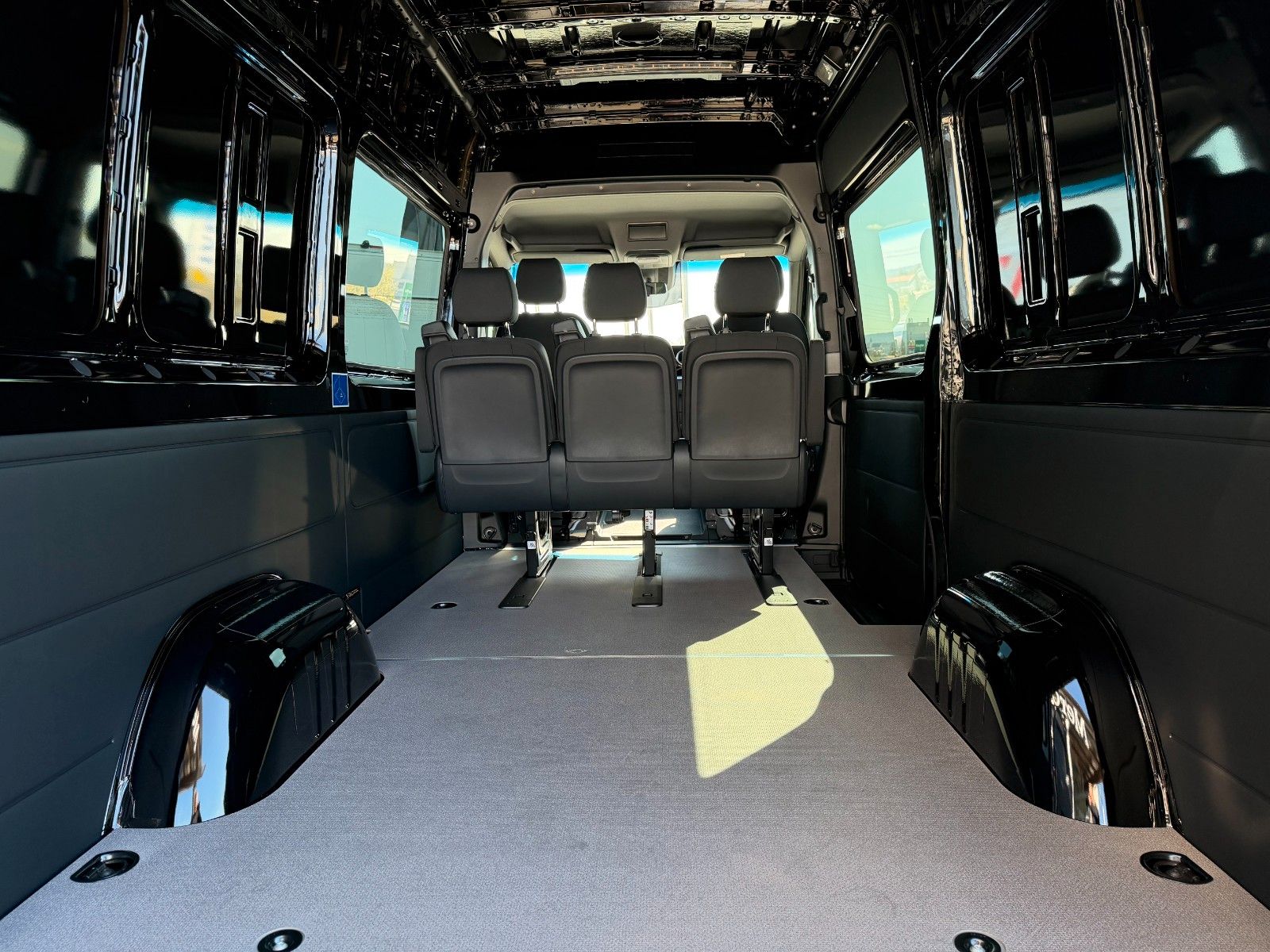 Fahrzeugabbildung Mercedes-Benz Sprinter 319 CDI DoKa/Mixto AHK3,5 Stdh DISTRONI