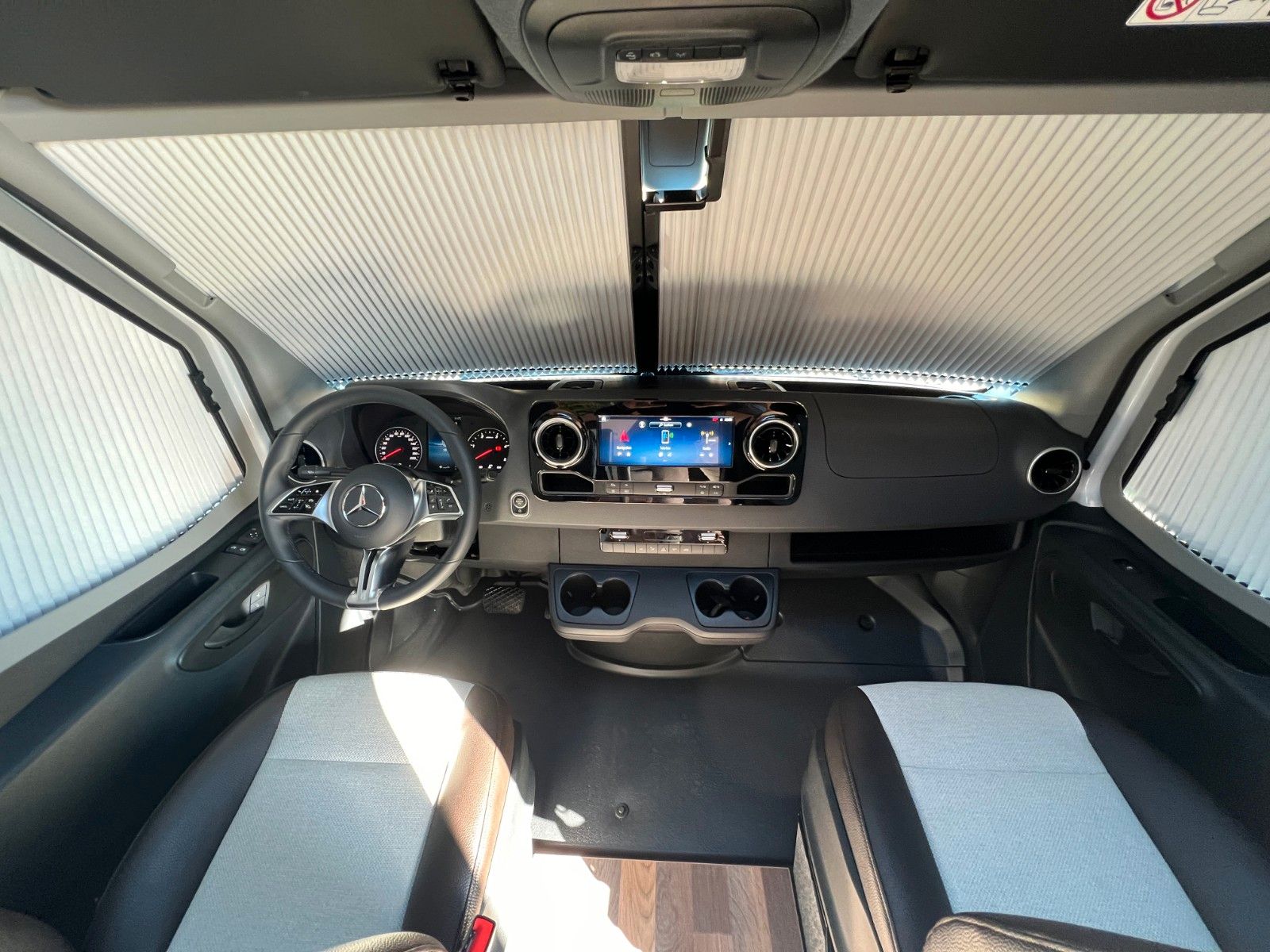 Fahrzeugabbildung Weinsberg CaraCompact Suite 640 MEG ED Pepper 2025