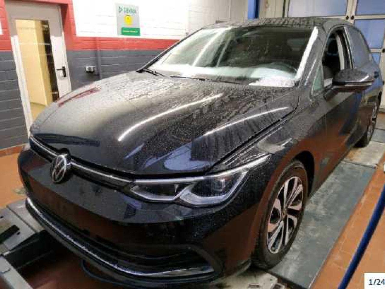 Volkswagen Golf 2.0 TDI DSG ACTIVE AHK MATRIX PANO HUD NAVI