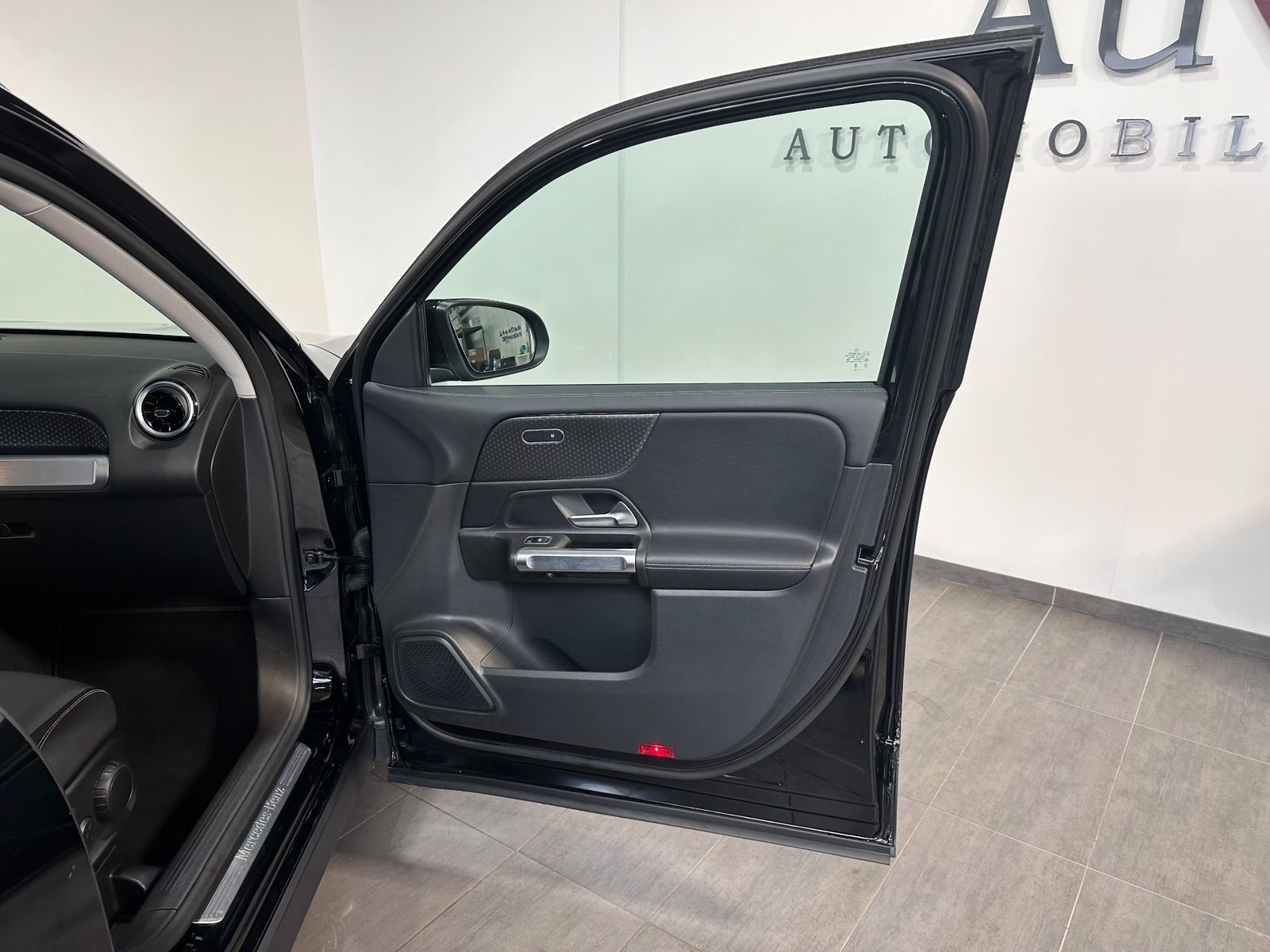 Fahrzeugabbildung Mercedes-Benz GLB 200 d Progressive Advanced NAV+LED+AHK