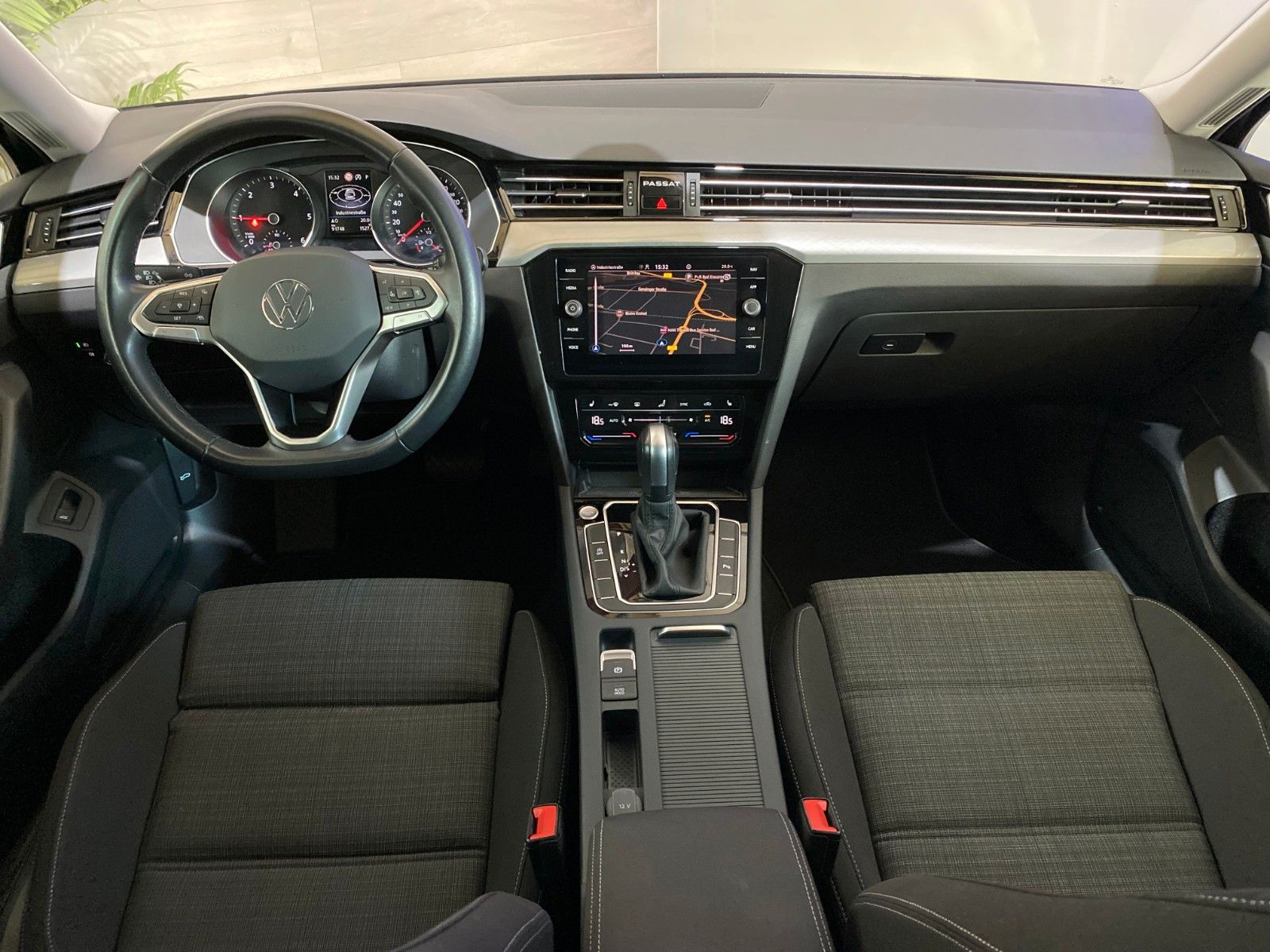 Fahrzeugabbildung Volkswagen Passat Variant Business 2,0TDI *LED*NAVI *ASSIST