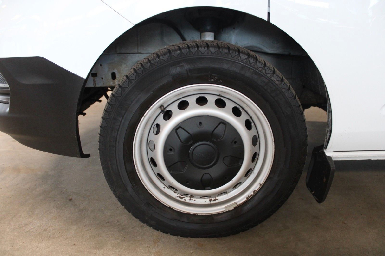 Fahrzeugabbildung Ford Transit Custom L1 Kasten AHK Dachträger 1.Hand