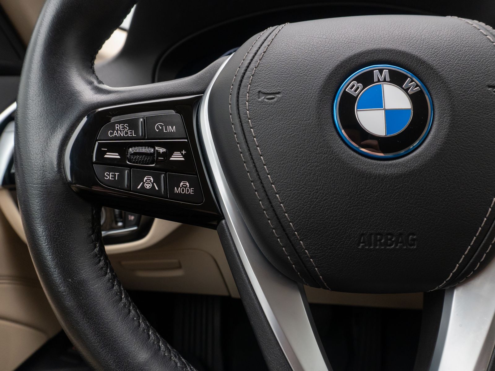Fahrzeugabbildung BMW 530e Alarm AHK ACC Kamera DAB HiFi WLAN Sport