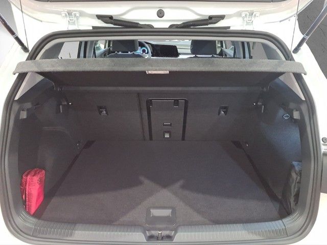 Fahrzeugabbildung Volkswagen Golf VIII TSI Move Kamera Navi LED VC