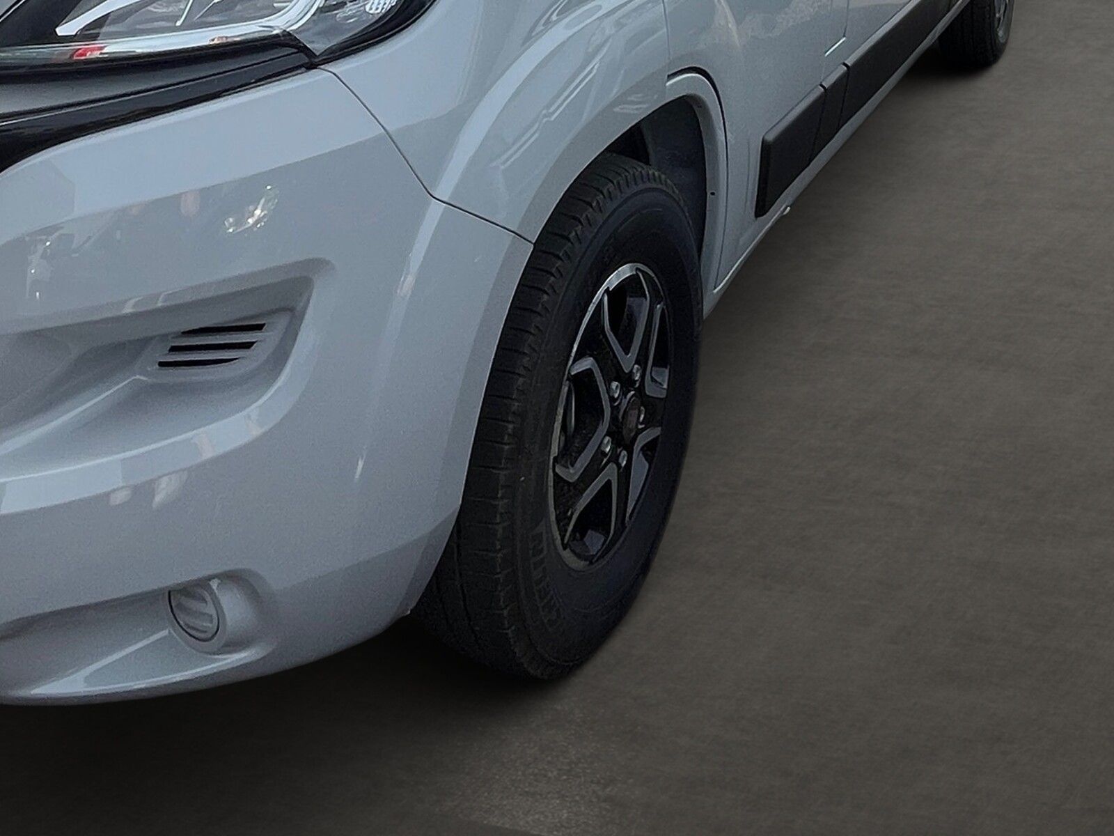 Fahrzeugabbildung Eura Mobil Van V 595 HB Mondial Plus Paket, Markise