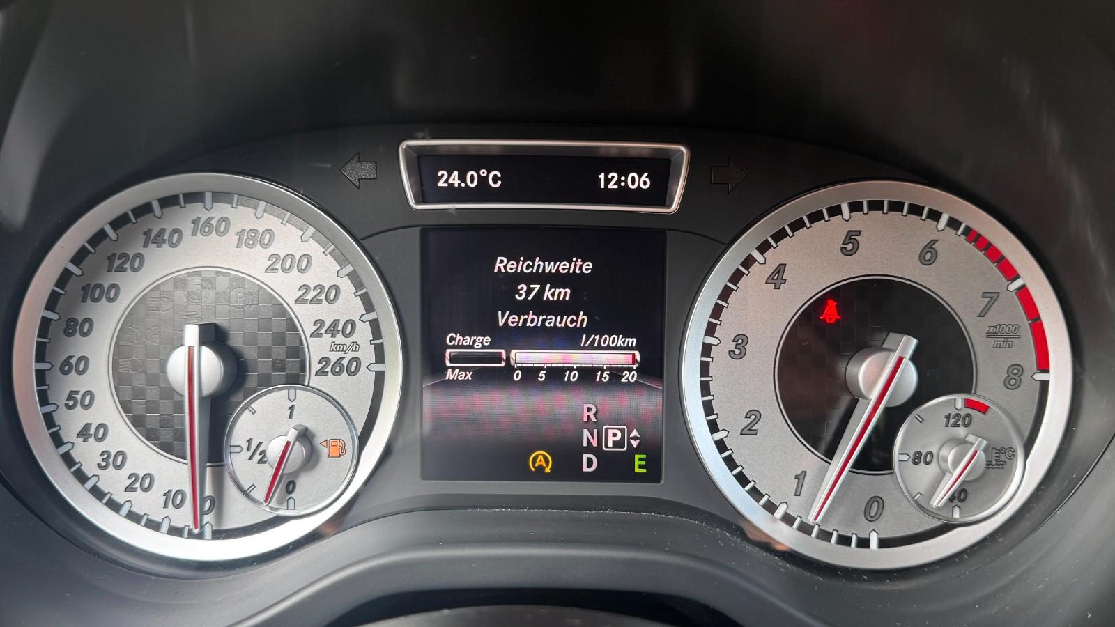 Mercedes-Benz A 180 AMG 122ch - Entretien Mercedes - Sièges sports - 8 Pneus inclus - Bi-xénon