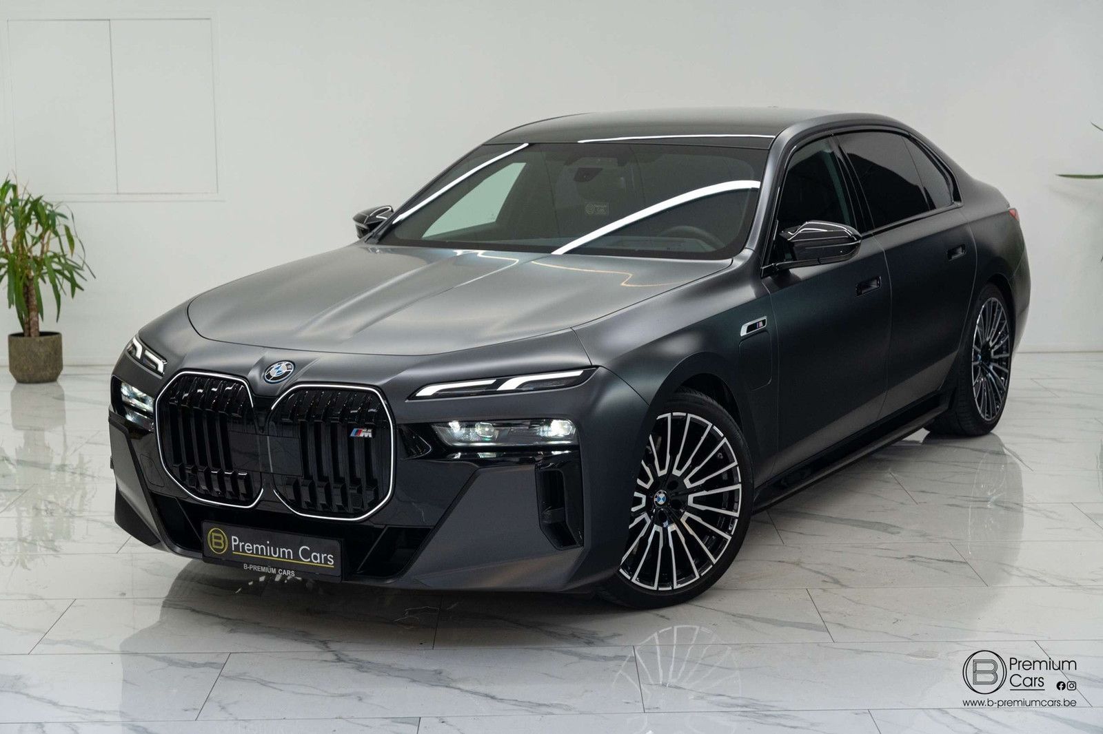 BMW 760 xDrive Individual! FULL OPTIONS! Black pack! imagem 2