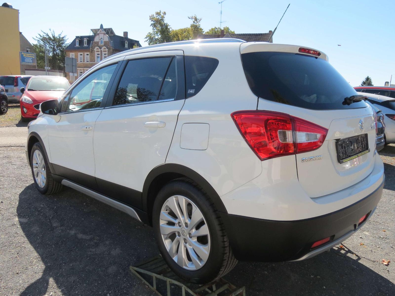 Suzuki SX4 S-Cross Club Automatik   Erst 43300  SR+WR  