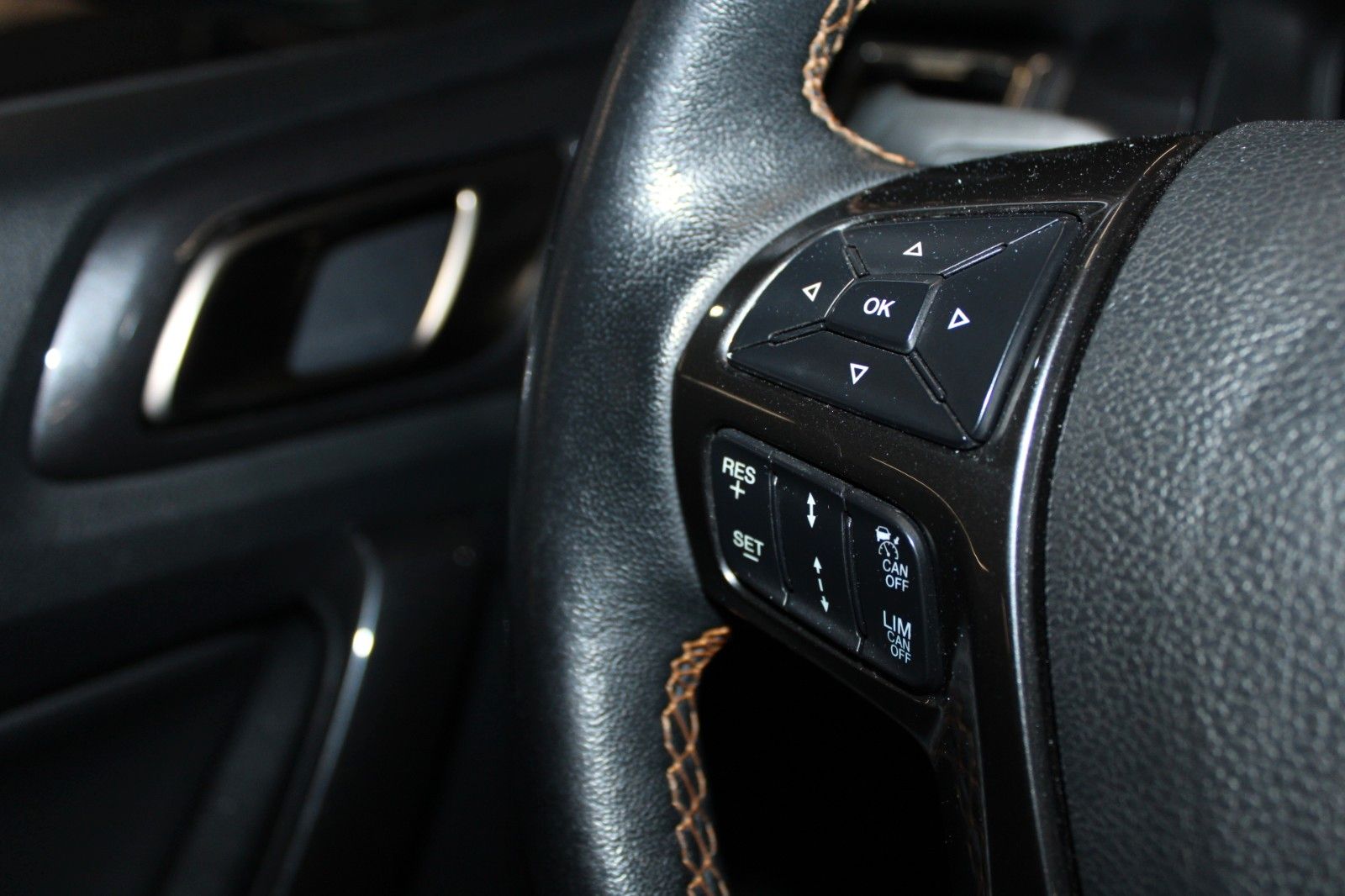 Fahrzeugabbildung Ford Ranger Wildtrak Automatik AHK LED CAM ACC STDHZ