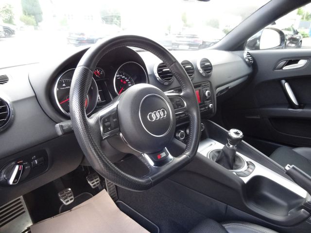 Fahrzeugabbildung Audi TT Coupe/Roadster 2.0 TFSI Coupe/S-Line/Xenon/