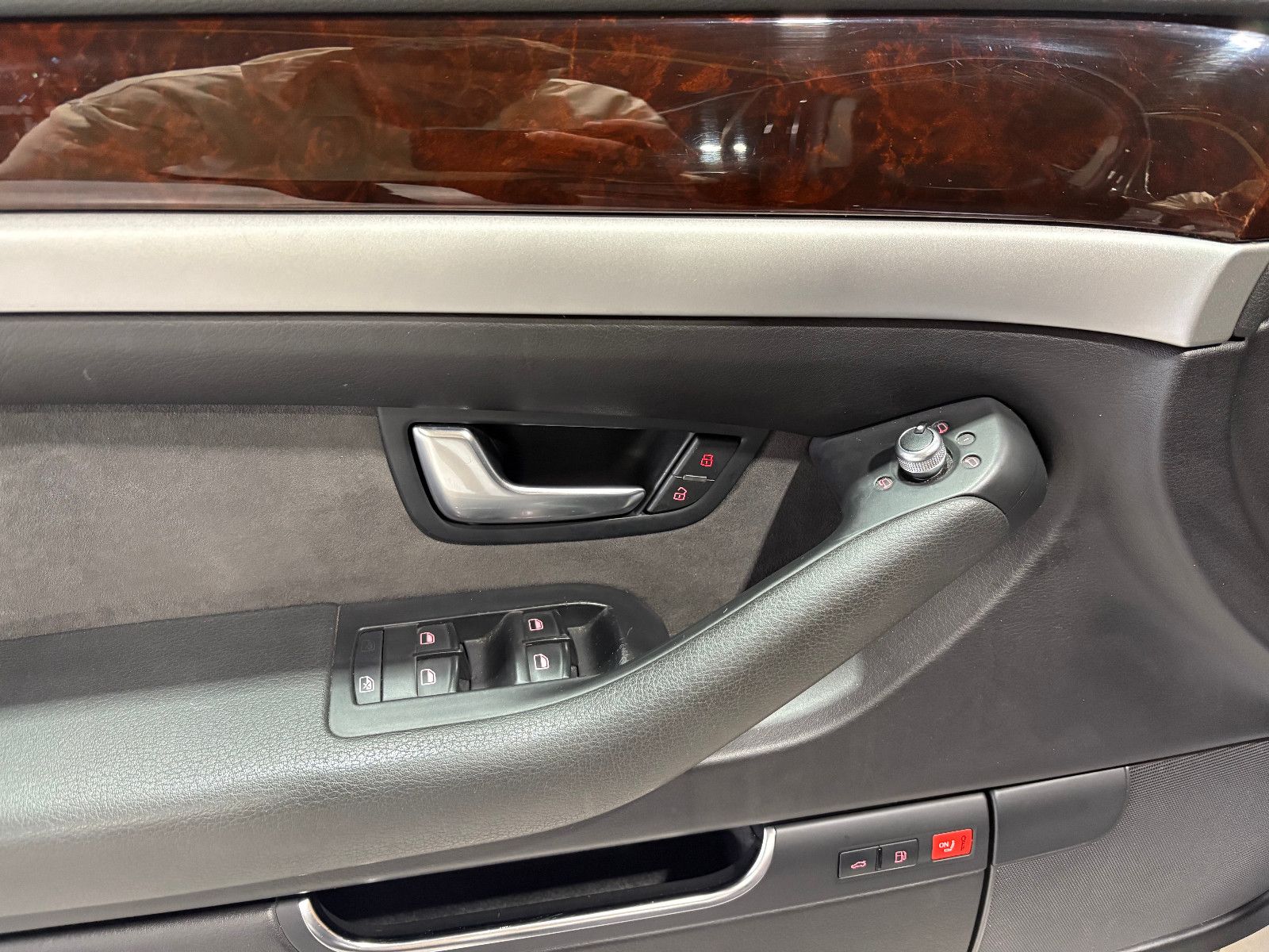 Fahrzeugabbildung Audi A8 3.2 FSI quattro/XENON/NAVI/PDC/LEDER/AUTOMATI