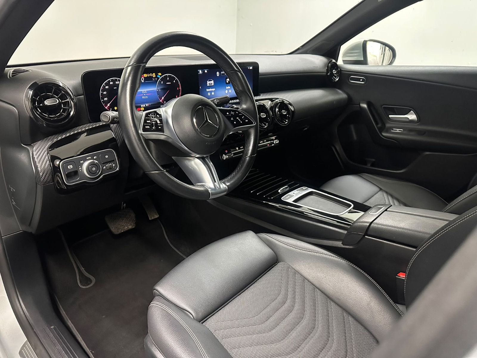 Fahrzeugabbildung Mercedes-Benz A 180 d DCT *LIMOUSINE *KLIMA*NAVI*CARPLAY*