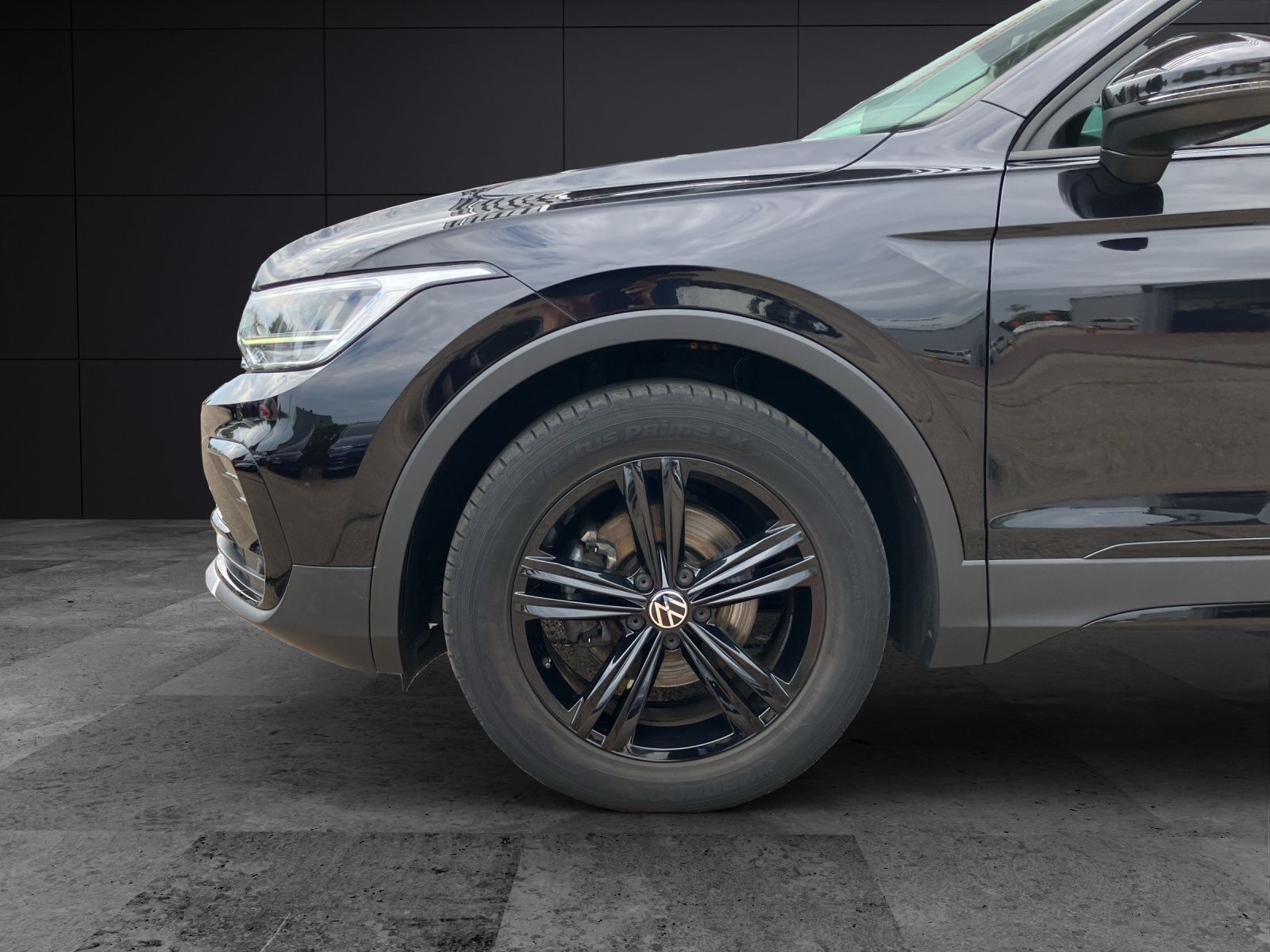 Fahrzeugabbildung Volkswagen Tiguan TDI Urban Sport DSG LED Navi ACC AHK PDC