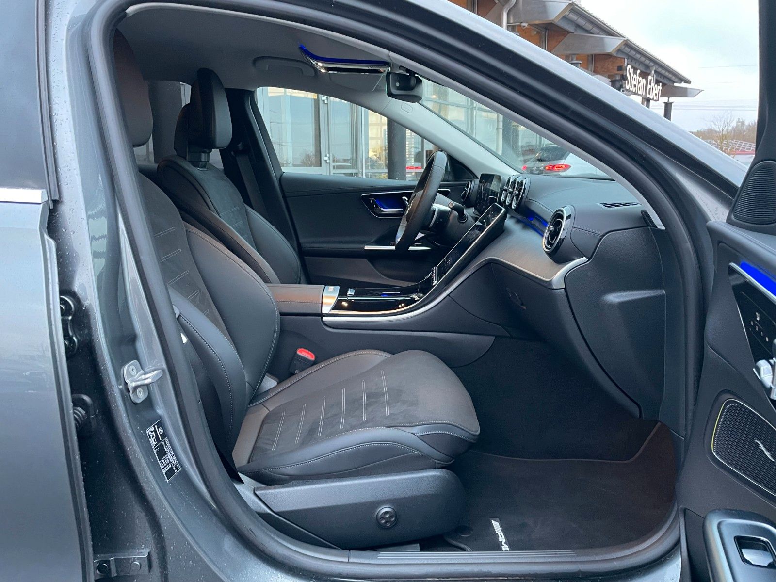 Fahrzeugabbildung Mercedes-Benz C 200 AMG AHK+Memory+R-Kamera+Distr+Ambiente+Key