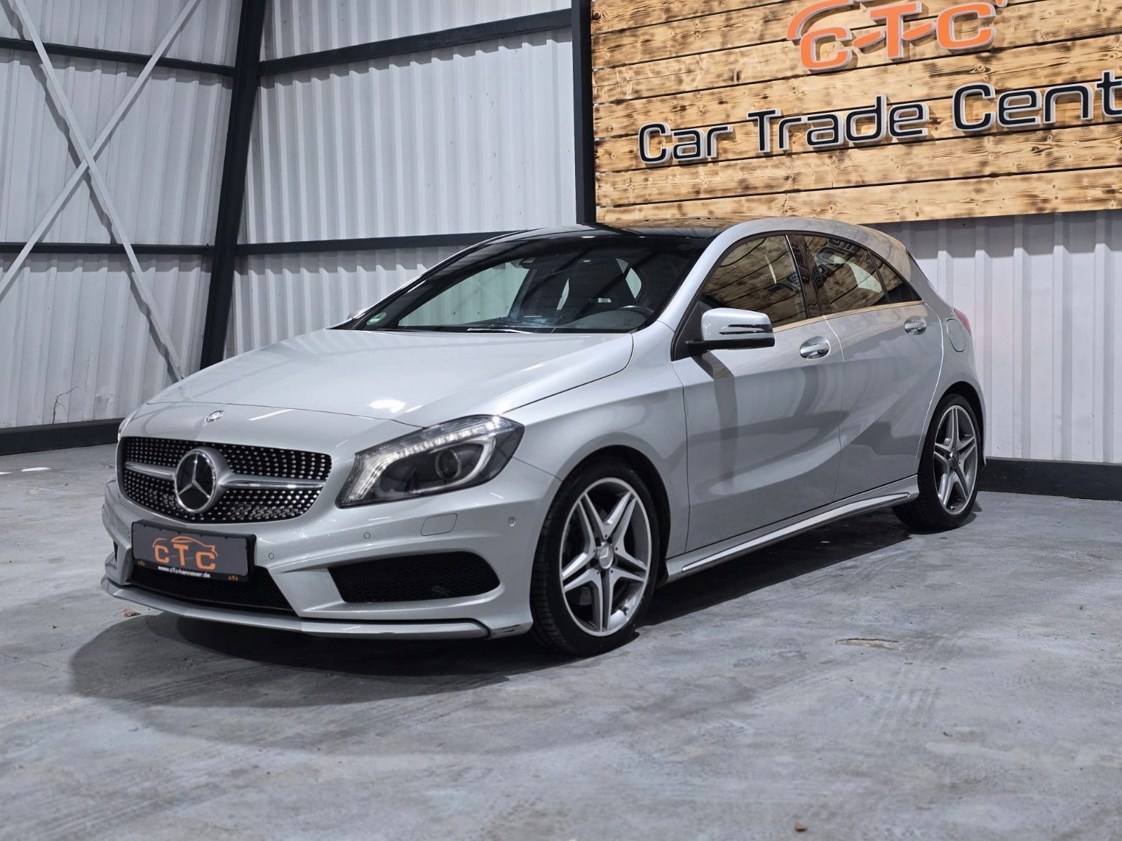 Fahrzeugabbildung Mercedes-Benz A250 AMG-Line/Panorama/Navi/8fach/TÜV-NEU