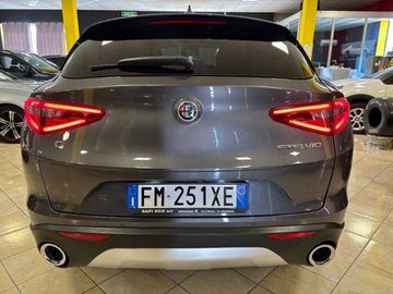 Alfa-Romeo Stelvio - 5