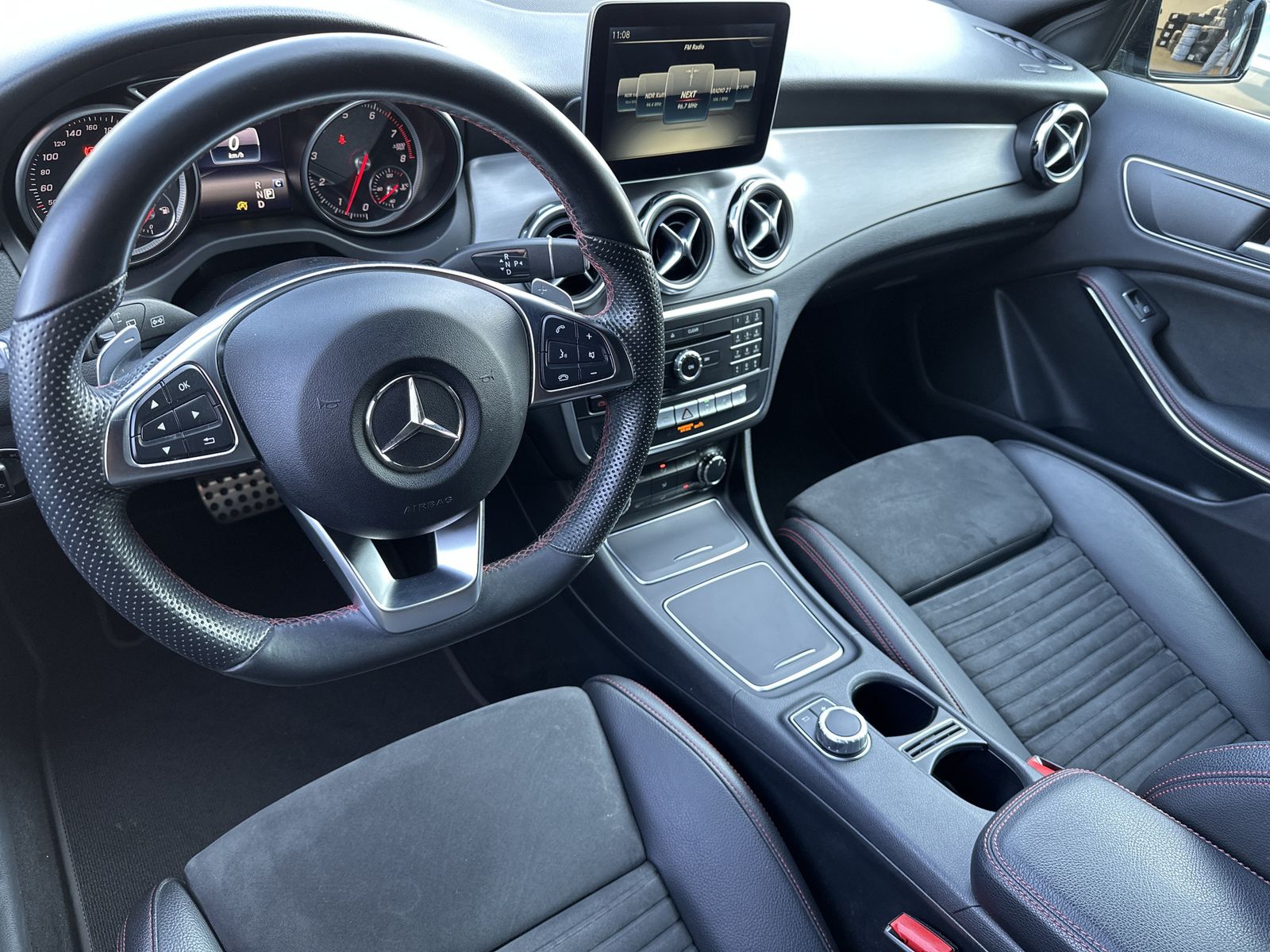 Fahrzeugabbildung Mercedes-Benz GLA 250 AMG-Line DCT NAV+LED+SHZ+KAM+NIGHT-PAKET