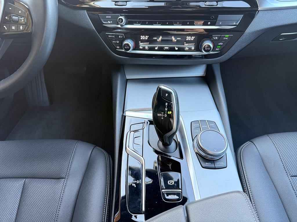 BMW 530i Touring Aut. AHK Business RFK SHZ Driv.Ass foto 11