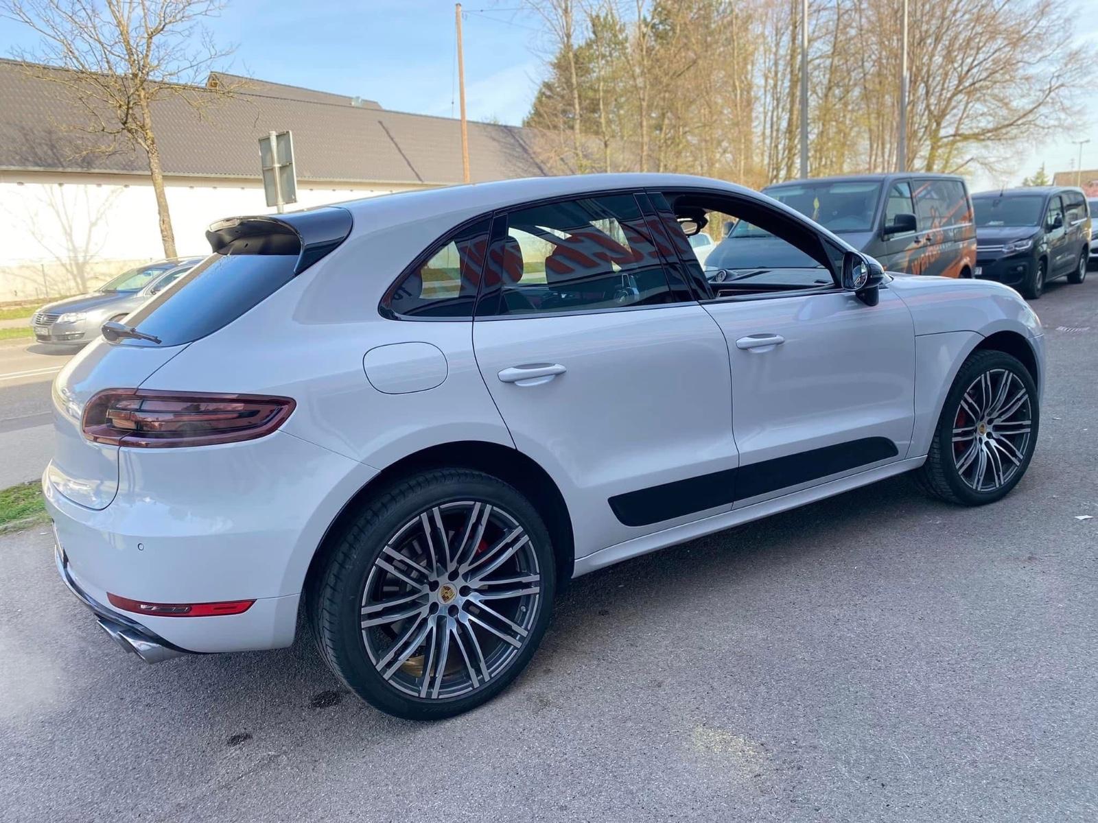 Porsche Macan Turbo LUFTFAHRW*AHK*SITZBEL*PANORAMA*21 Z*