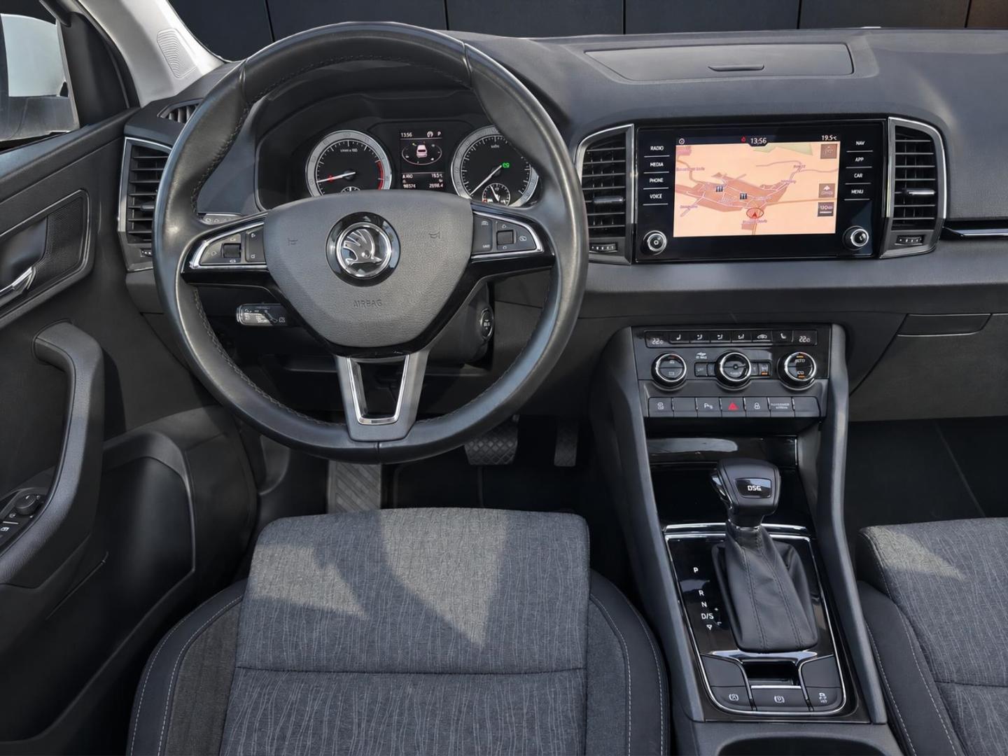 Skoda Karoq Style AHK PANO DAB NAVIGATION RKF SHZ PDC