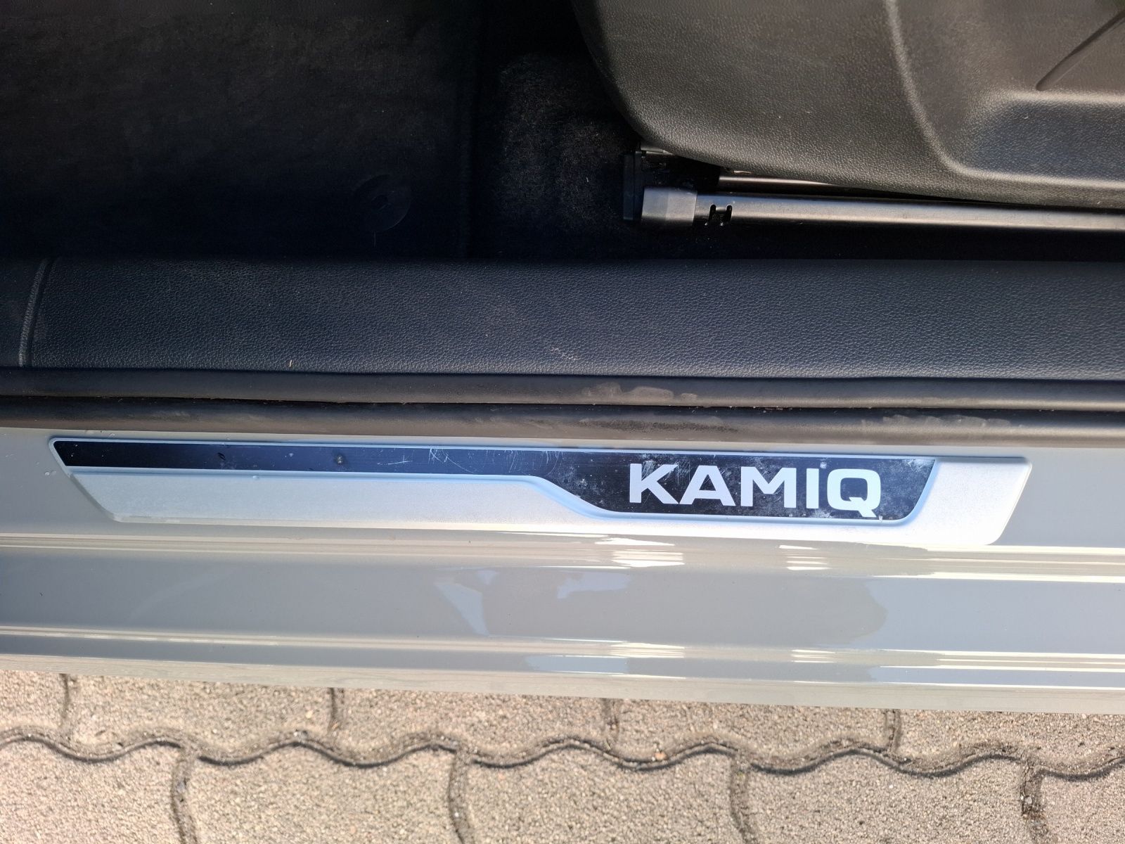Fahrzeugabbildung SKODA Kamiq TSI Clever LED Navi VC GRA PDC SH LM