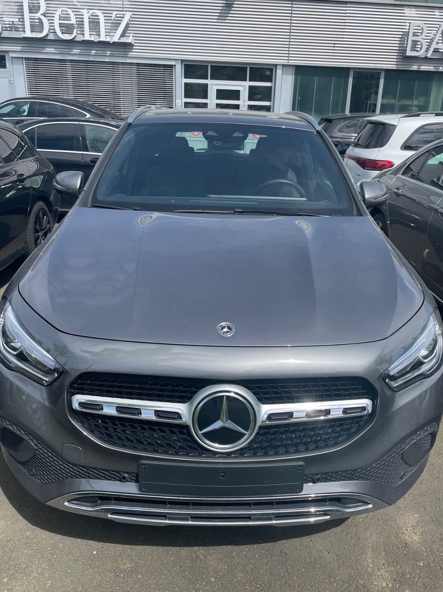 MERCEDES-BENZ GLA 200 4MATIC DCT -