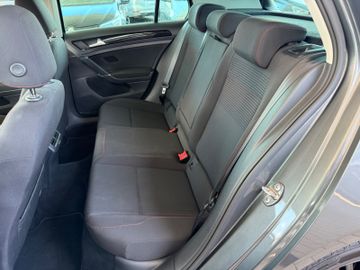 Volkswagen Golf - 10