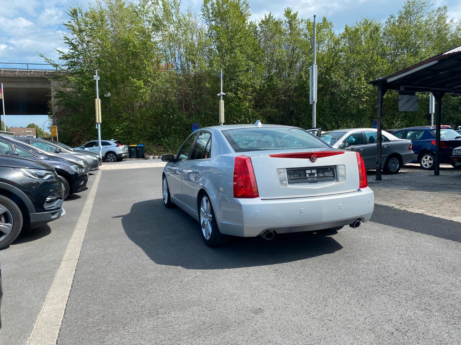 Cadillac BLS Leder Xenon. Allwetter TÜV