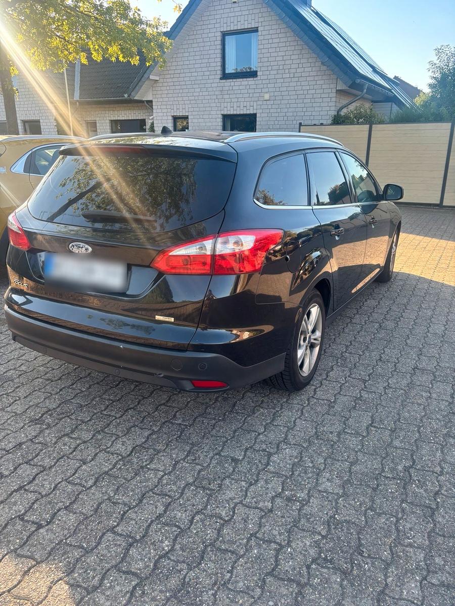 Ford Focus 2012 — rear view
