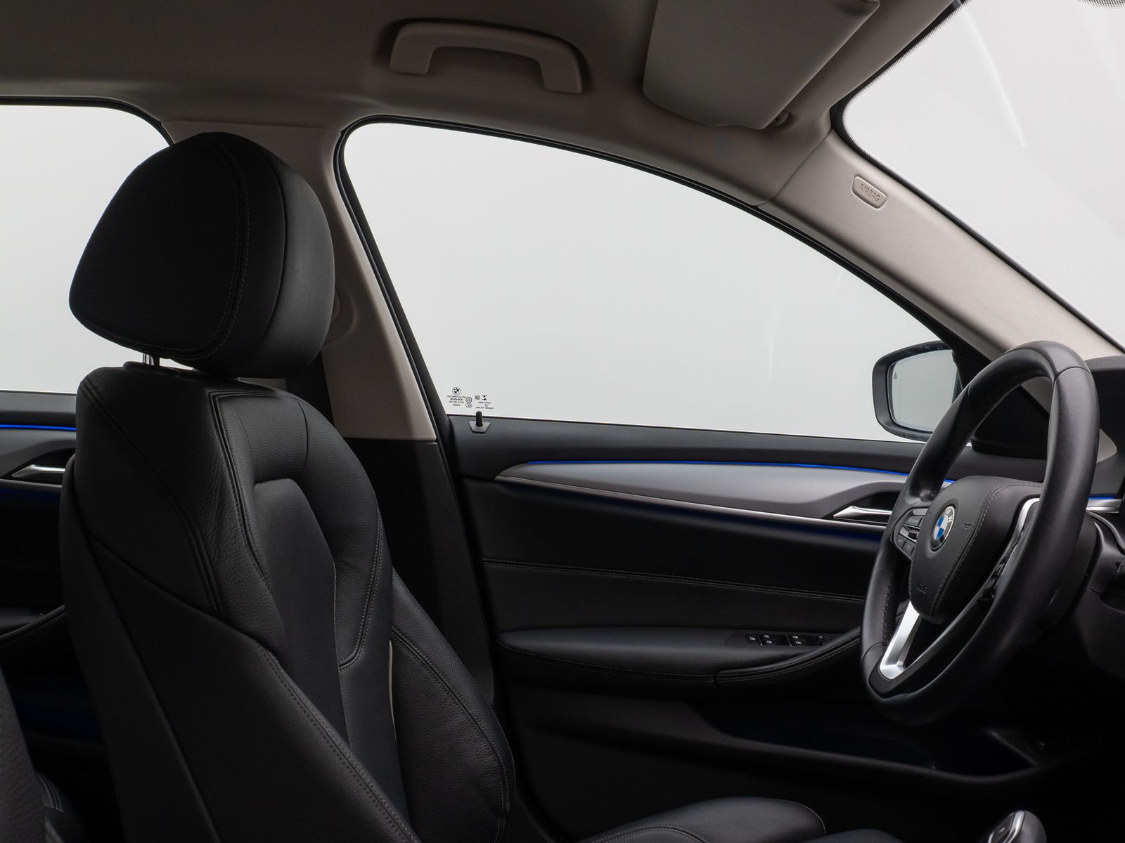 Fahrzeugabbildung BMW 530d Kamera HUD DAB Komfort Alarm Sport 19Zoll