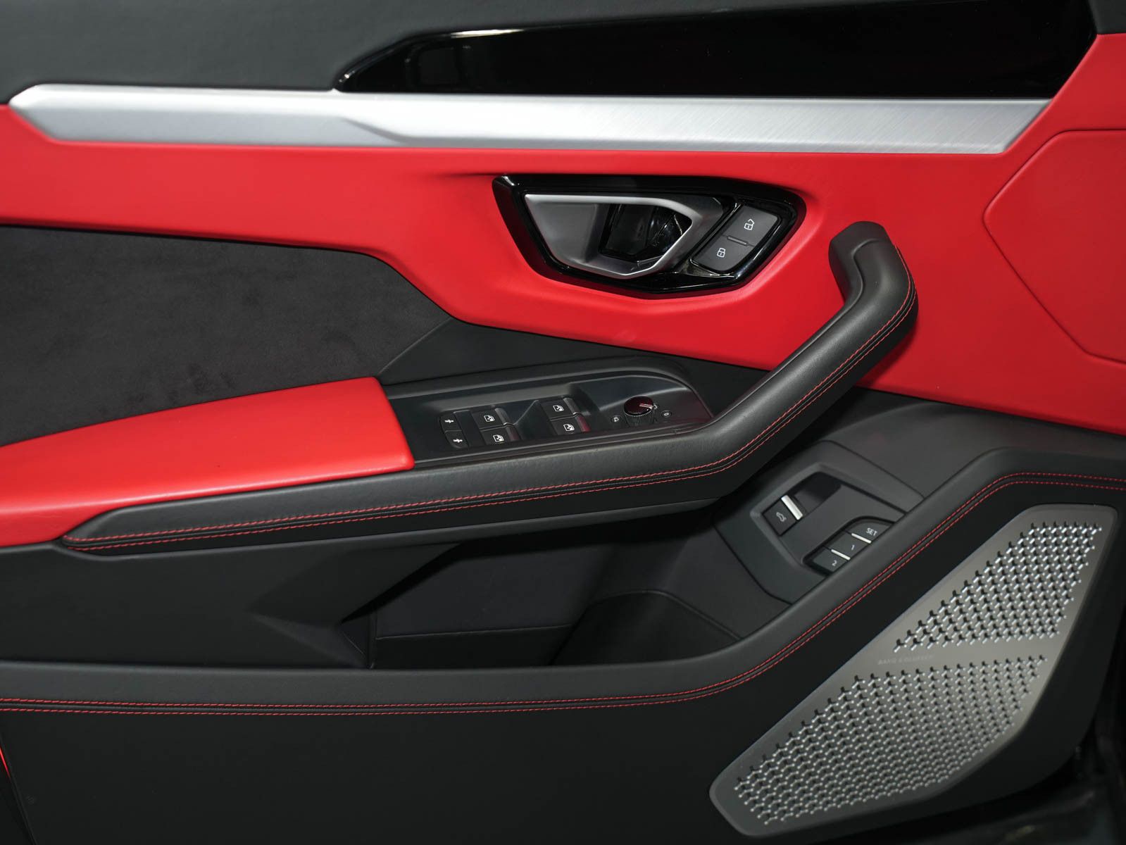 Fahrzeugabbildung Lamborghini Urus - B&O 3D|ADAS|BicolorSportivo|22"|Pano|Mass