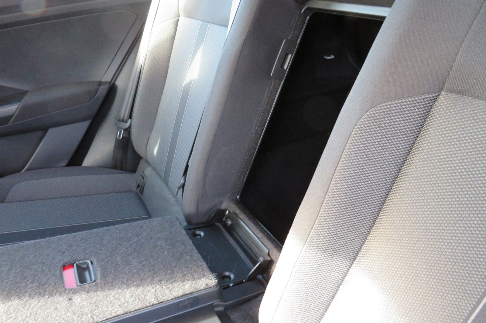 Fahrzeugabbildung Volkswagen T-Roc Life DSG AHK NAVI SITZH. APP-CON. LED 1Hd