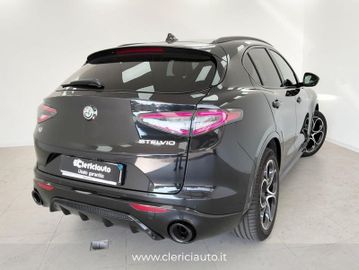 Alfa-Romeo Stelvio - 2