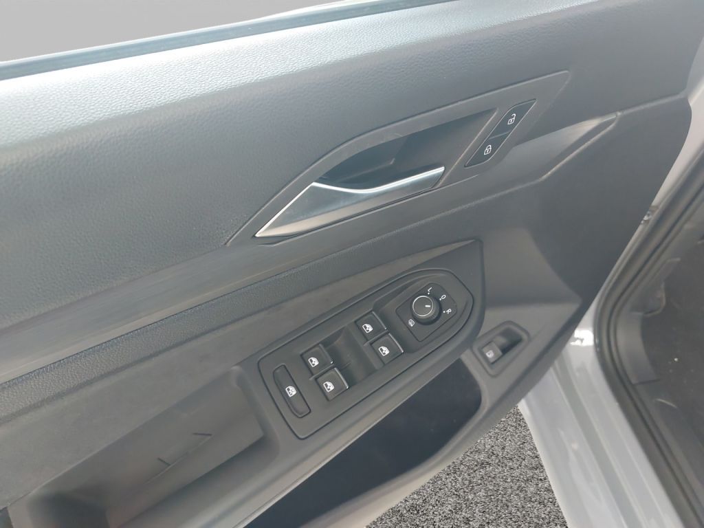 Fahrzeugabbildung Volkswagen Golf 1.4 eHybrid DSG Style LED-Matrix Anschlußga