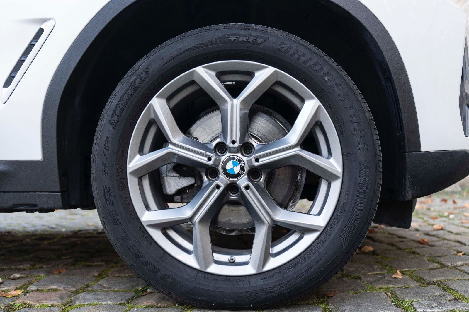 Fahrzeugabbildung BMW X3 xDrive30i HUD LED HIFI KAM NAV PANO SITZH