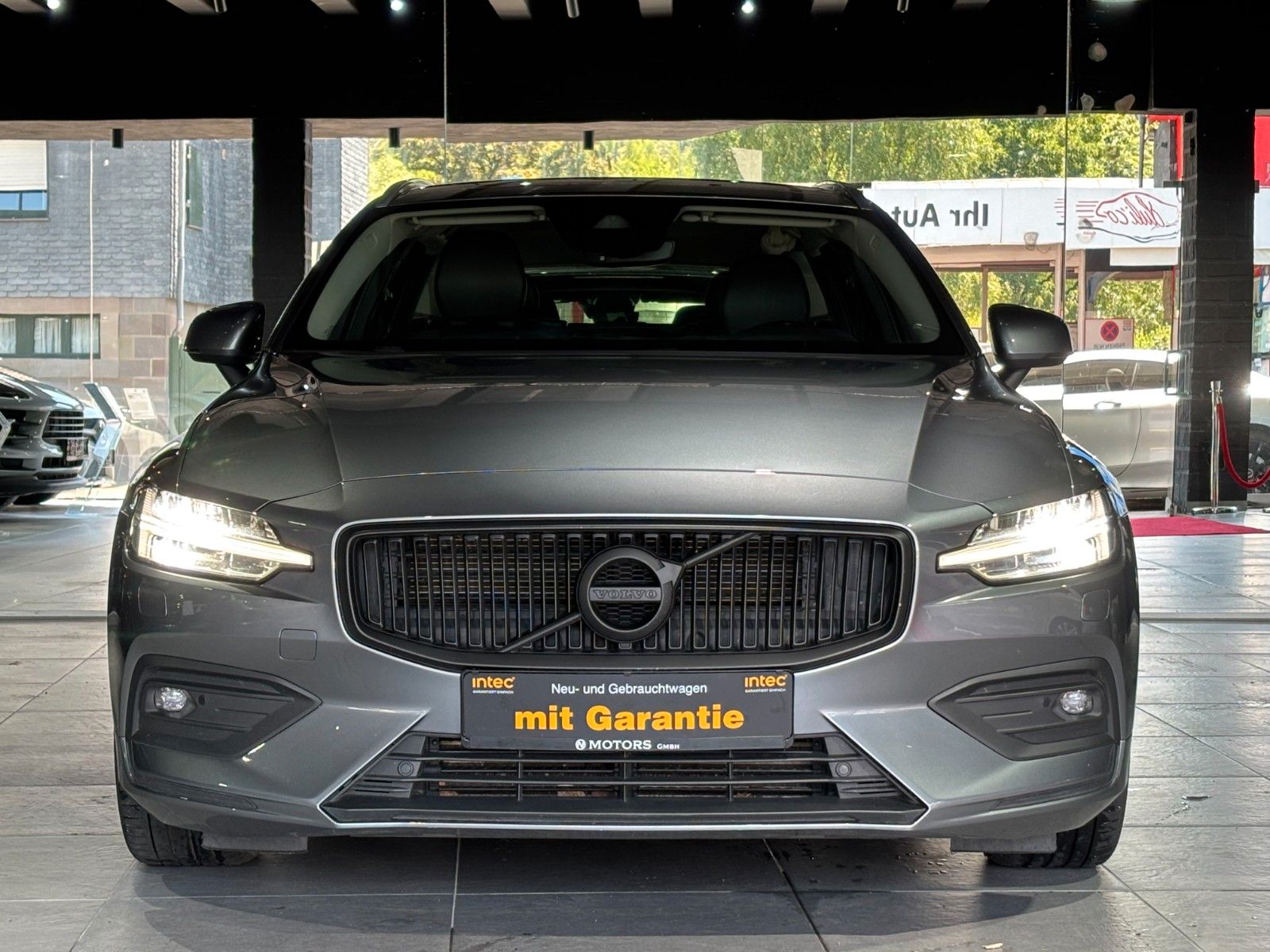 Fahrzeugabbildung Volvo V60 Momentum /KAMERA/LED/SHZ/ACC+/NAVI