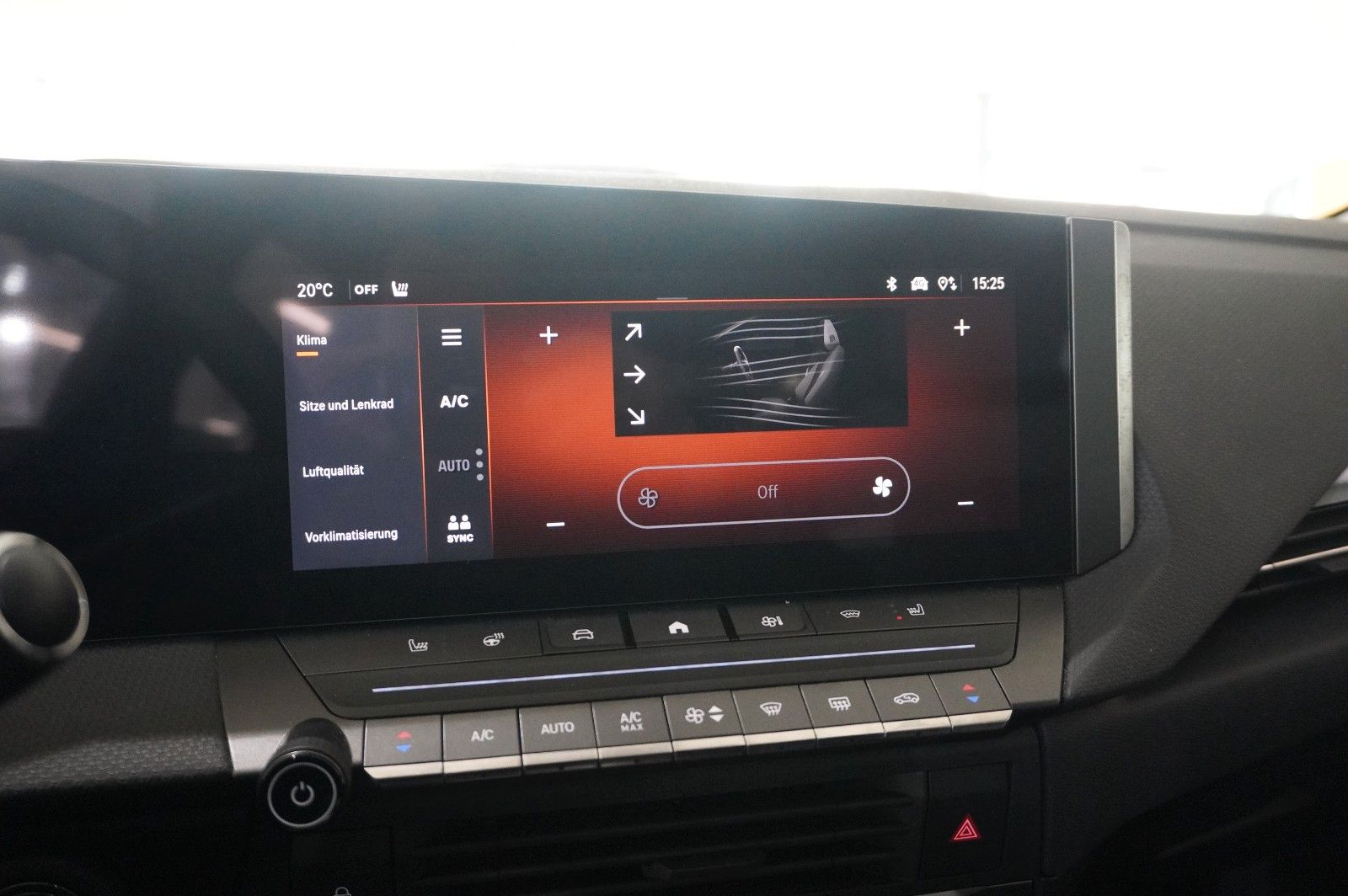 Fahrzeugabbildung Opel Astra L Lim. 1.6 HYBRID ELEGANCE NAVI/LED/KAMERA