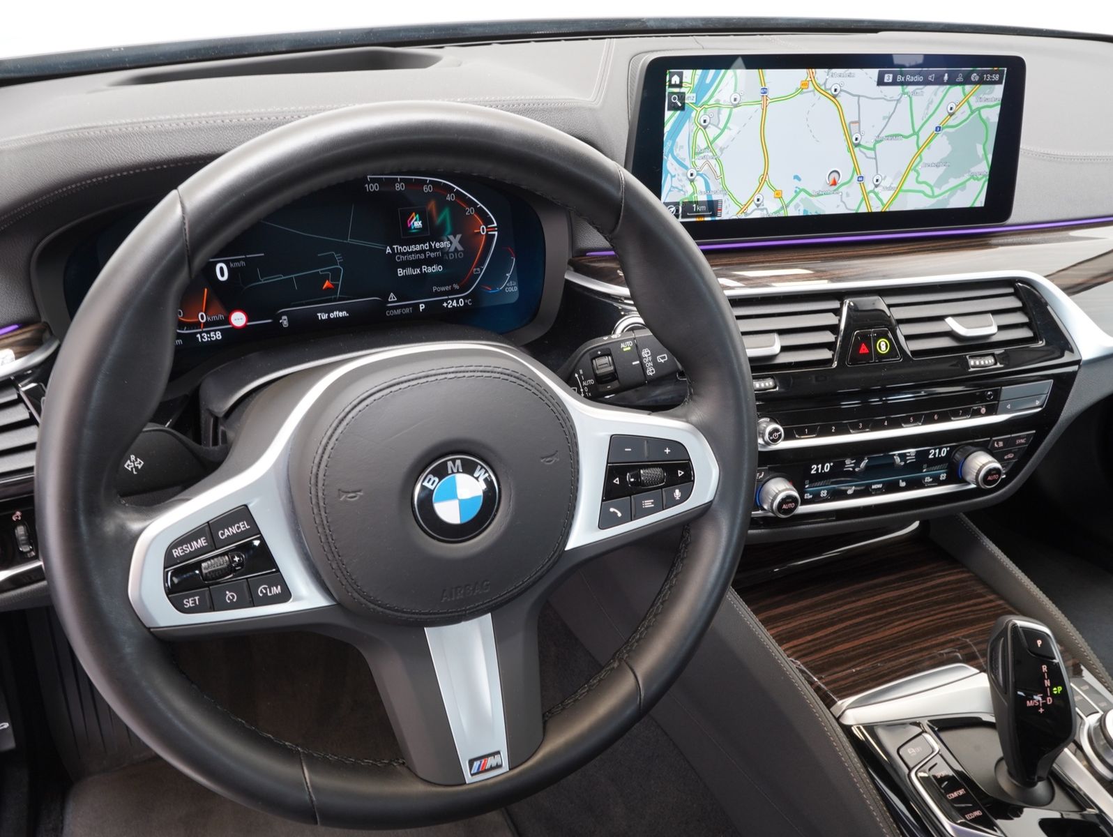 Fahrzeugabbildung BMW 530 d Touring Luxury Line LASER/HEAD-UP/KEYLESS