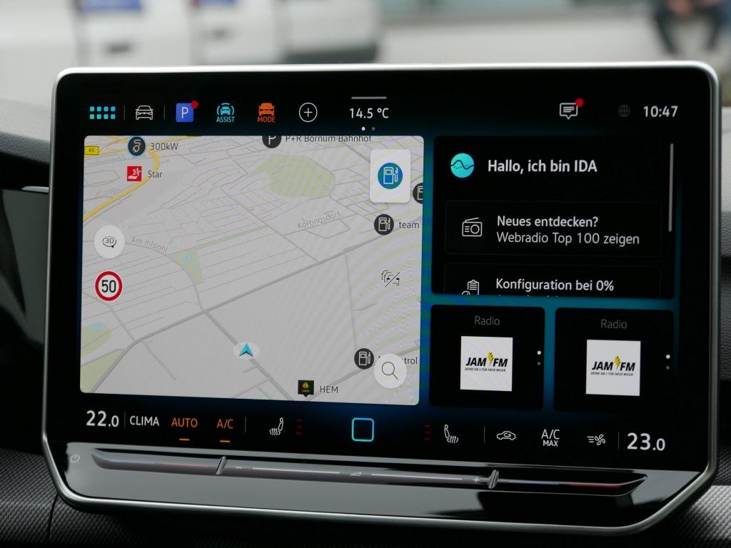Fahrzeugabbildung Volkswagen Golf 1.5 eTSI R-Line Pano Kamera HarmanKardon