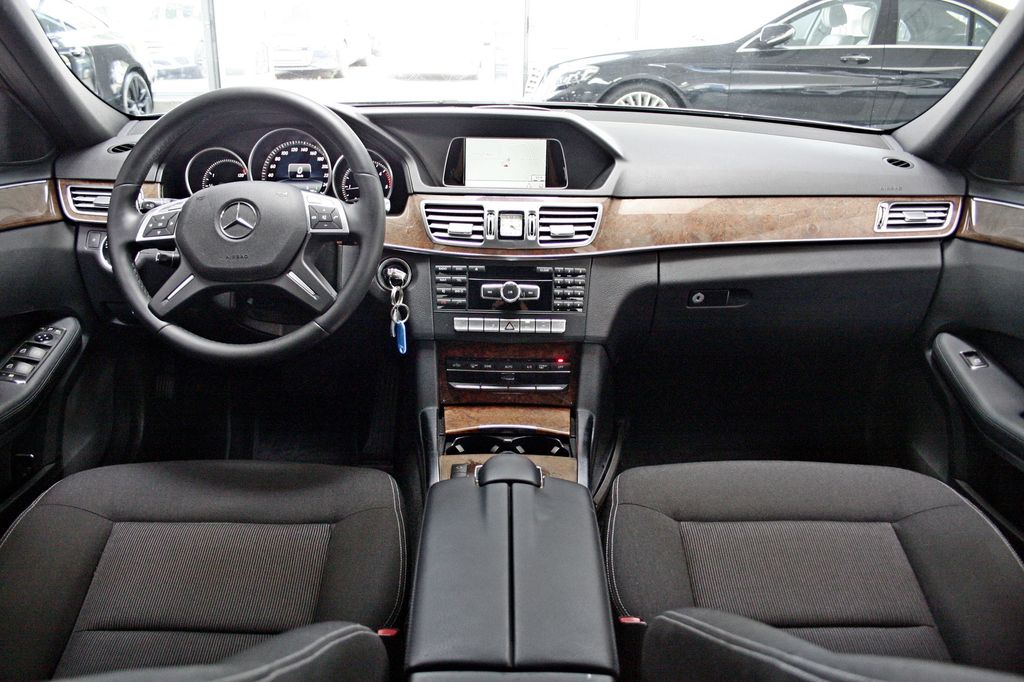 Mercedes-Benz E 200 d T ELEGANCE NAVI PDC LED SHZ NETTO 13.900