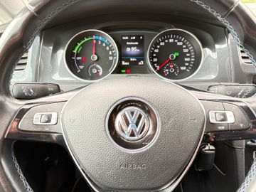 Volkswagen Golf - 8