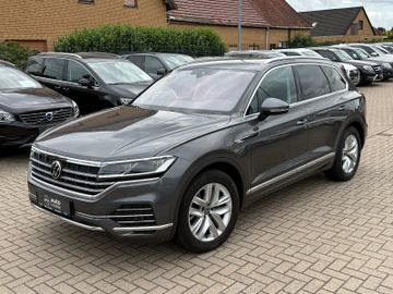 Volkswagen Touareg - 1
