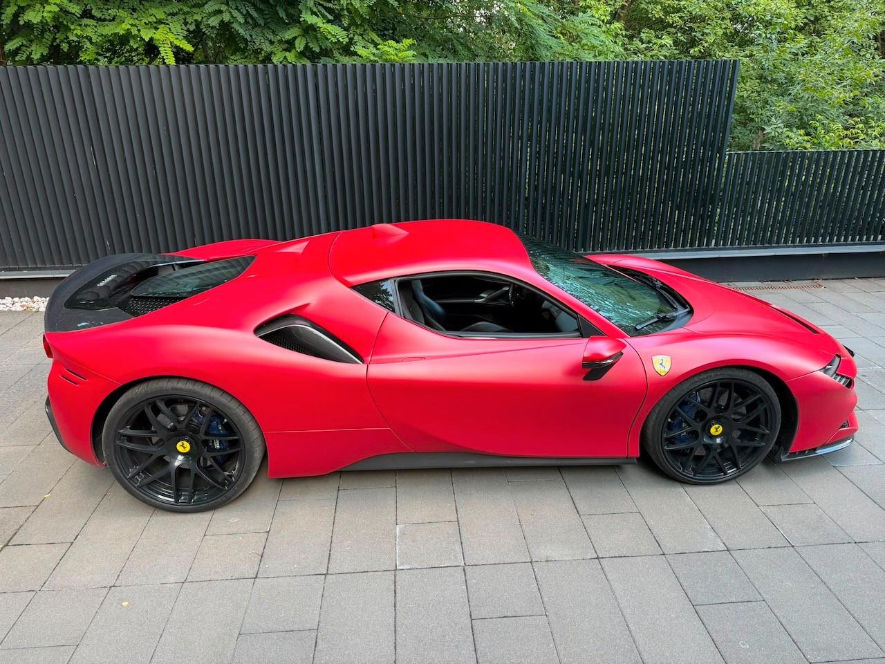 Ferrari SF90 *Lift *Carbon *AFS *Carplay *MATT LACKIERUN