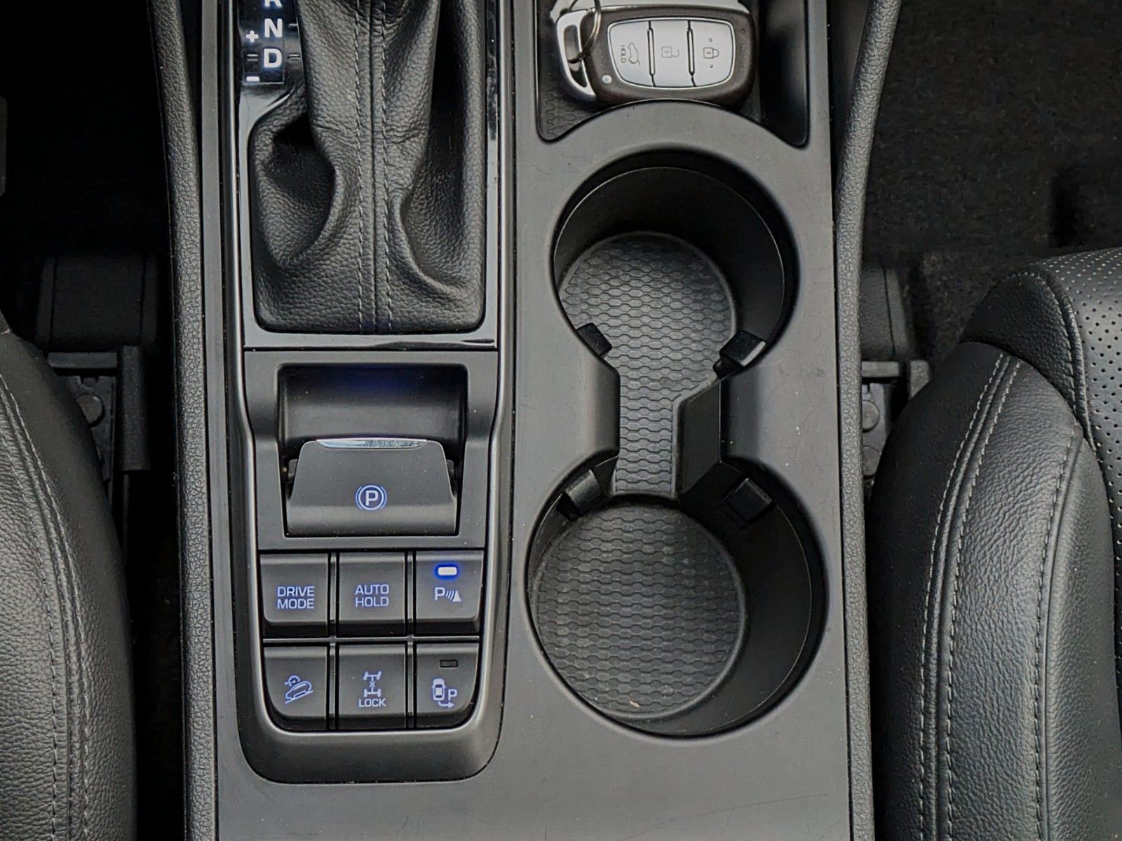 Fahrzeugabbildung Hyundai Tucson PREMIUM 4WD LEDER NAVI PANO PARKASS. LED