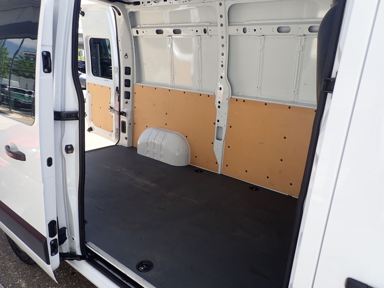 Fahrzeugabbildung Renault Master III Kasten L2H2 3.5to