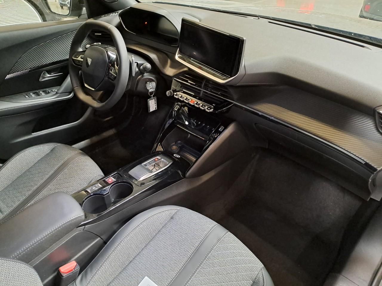 Fahrzeugabbildung Peugeot 2008 Allure Pure Tech 130 Automatik