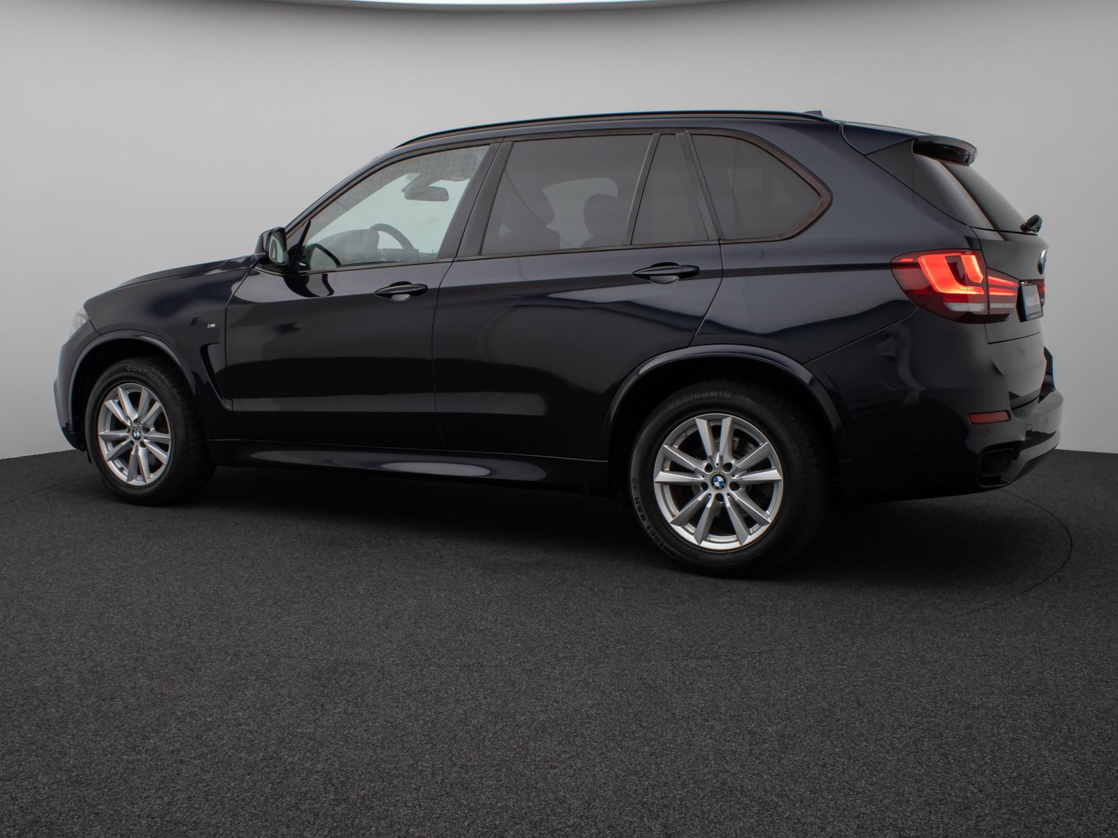 Fahrzeugabbildung BMW X5 xD30d M Sport HUD HiFi NaviPro PDC LED Leder